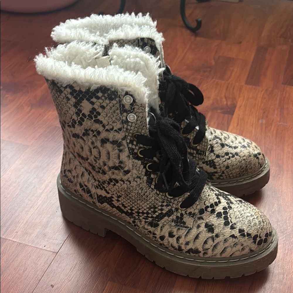 Stylish Snake Print Fur-Lined Combat Boots